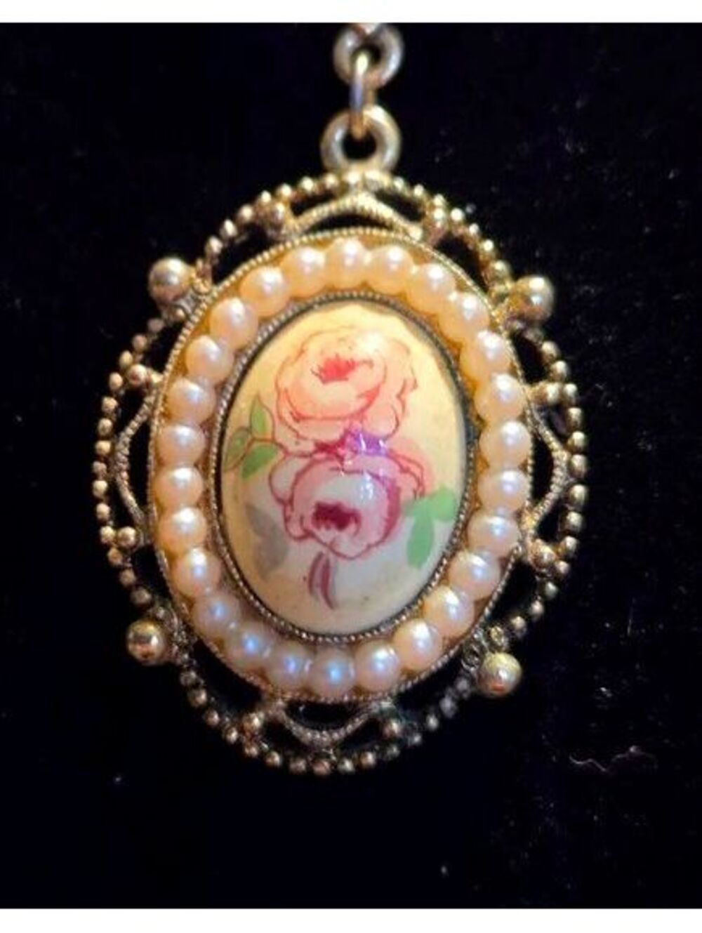 1928 Jewelry Vintage Style Gold-Tone Oval Floral Cameo Faux Pearl Necklace
